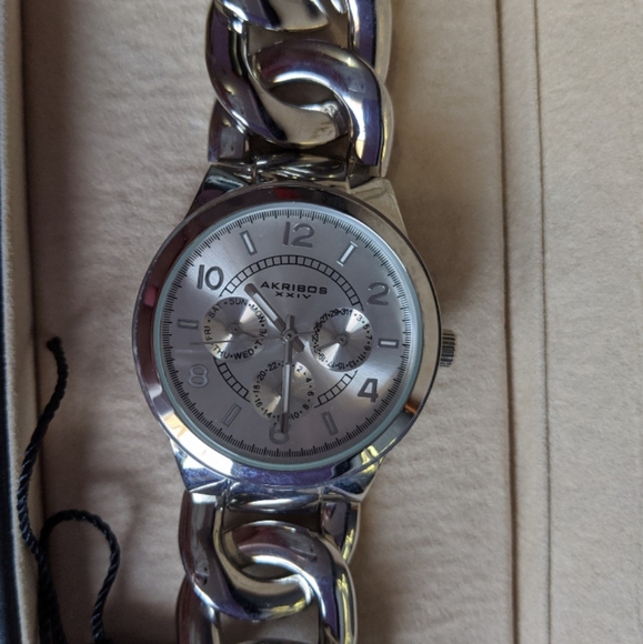 Watch - Picture 2 of 3